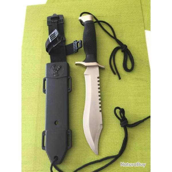 Solide couteau de chasse en �tui rigide