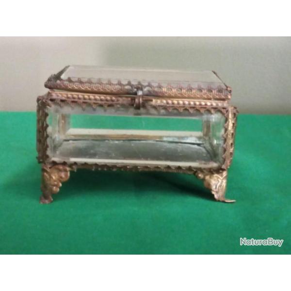 Belle petite bo�te rectangulaire en verre biseaut� ancienne