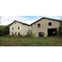 Ancienne ferme & terres en Chalosse avec bois naturel. Vue Pyr&eacute;n&eacute;es.