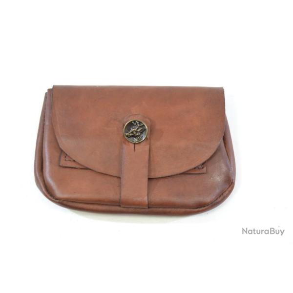 Blague � tabac en cuir, fabrication artisanale. Bouton chasse, cerf. Style d�but 1900, WW1 WW2