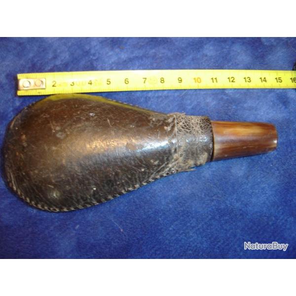 TRES ANCIENNE POIRE A PLOMBS