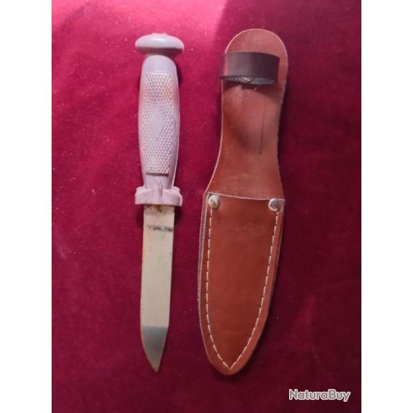 jouet couteau avec son �tui  vintage    1970