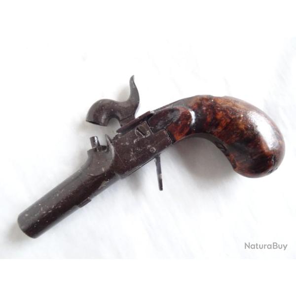 M3) tr�s petit coup de poing pistolet  a percussion  = 12 cents =  bon �tat = a restaurer