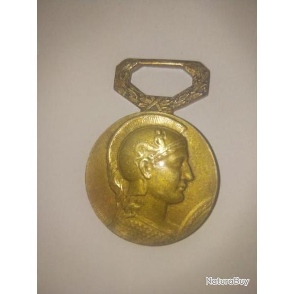 M�daille en bronze. Minerve - commerce et industrie 1969.