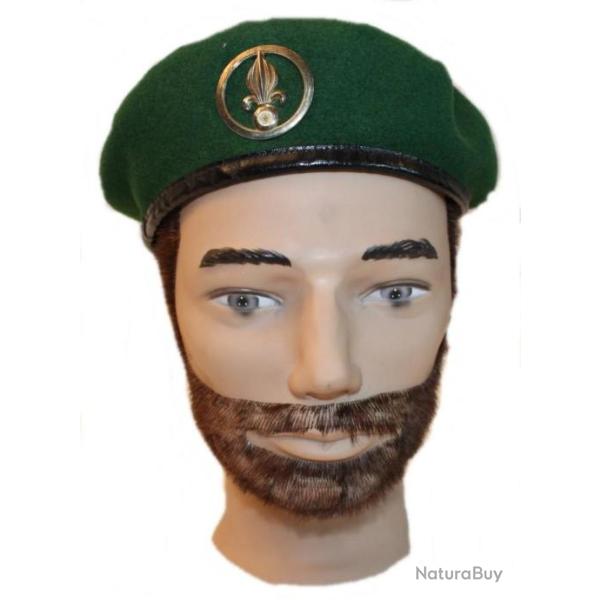 Brt de la lgion trangre dtachement de Mayotte avec sa flamme