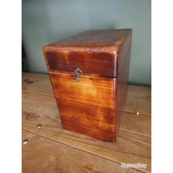 tr�s jolie coffret ancien sur - hauteur sp�cifique avec fermeture � crochet