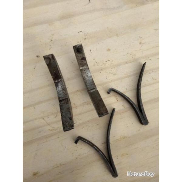 Ensemble de deux chiens et ressorts pour juxtapos.