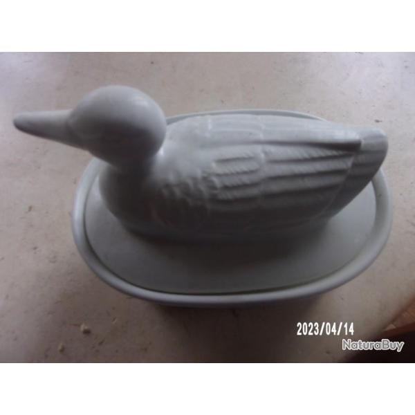 terrine  couvercle representant un canard