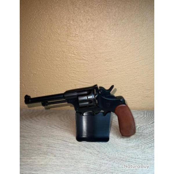 Support, pr�sentoir pour revolver Suisse 1882 / 29