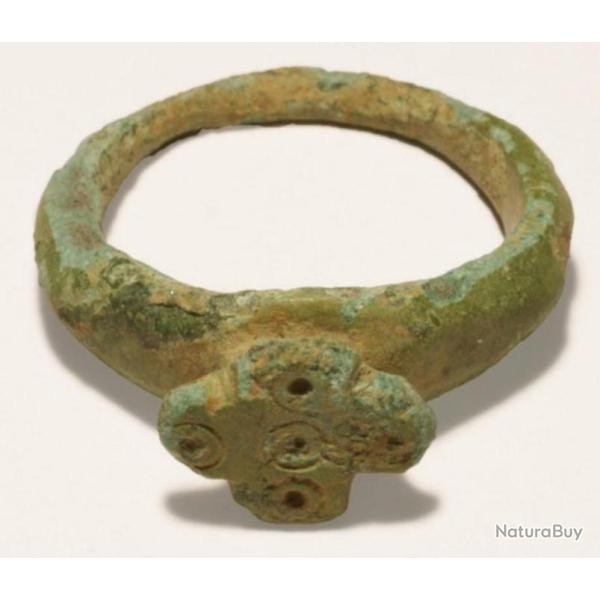 EMPIRE ROMAIN : Bague en bronze ( I-II si�cle AD )