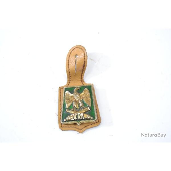Insigne 24e R�giment d'Artillerie, fond vert, �pingle rivet�e Delsart G2920