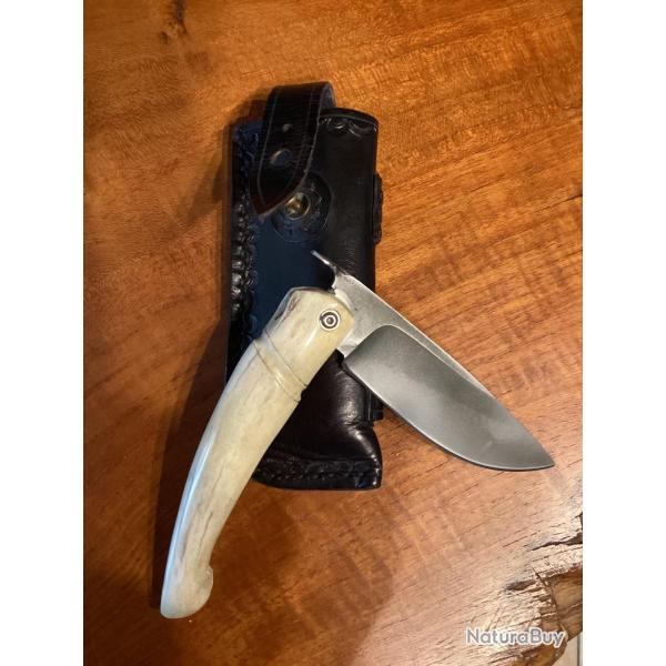 Superbe couteau de type Pi�montais de M. MOING Bois de cerf poli et son �tui cuir