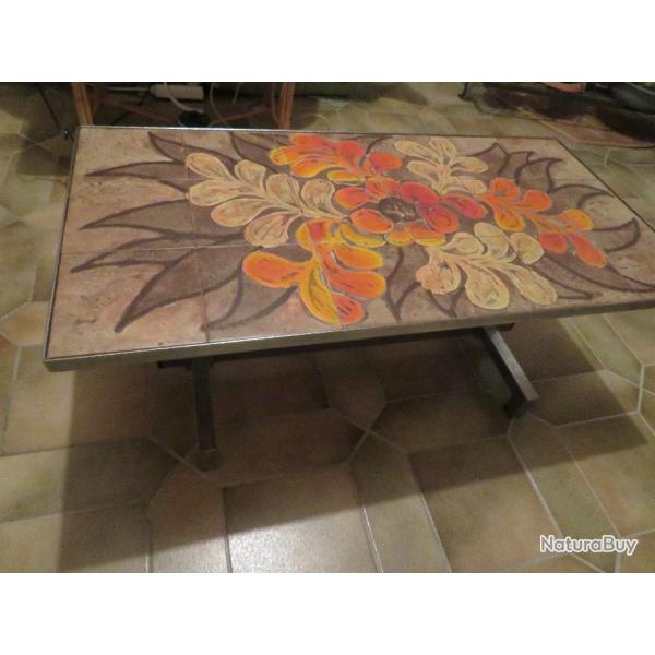 VINTAGE - Table basse vintage en c�ramique et chrome, motif fleurs (Vers 1960-70)