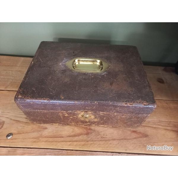 tr�s joli coffret en cuir et laiton  "  Parkins & Gotto Manufacturers Oxford St London "