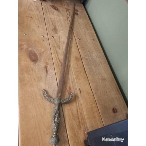 ANCIENNE BELLE �P�E SCULPTEE ET GRAVEE