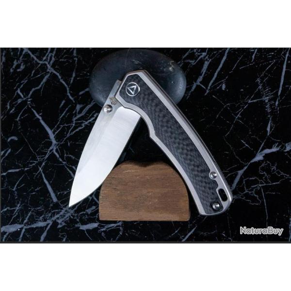 Couteau QSP Puffin Gray Manche Gray Titane/F Carbone Lame Acier S35VN IKBS Framelock Clip QS127E2