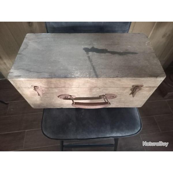 ancien grand  coffret valise � queue d'aronde en bois et m�tal