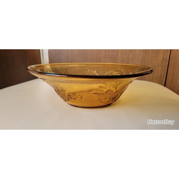 PLAT ANCIEN ANN�ES 40 EN VERRE COLOR� JAUNE ET D�CORS EN RELIEF