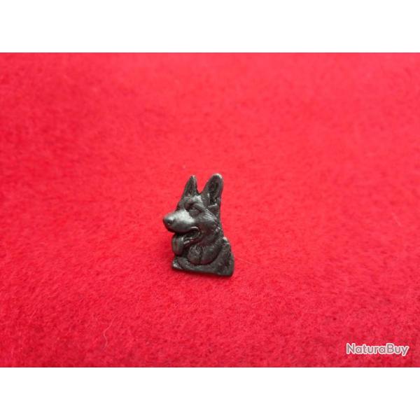 Berger Allemand - Hauteur 20 mm -Fixation pin's , une attache au dos de l'insigne