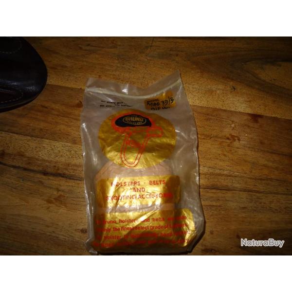 Porte chargeurs BRUNO Holster en cuir fauve, une des pressions est � remplacer