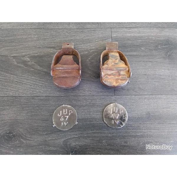 2 Bouchons joint�s jerrican militaria + 2 m�daillons