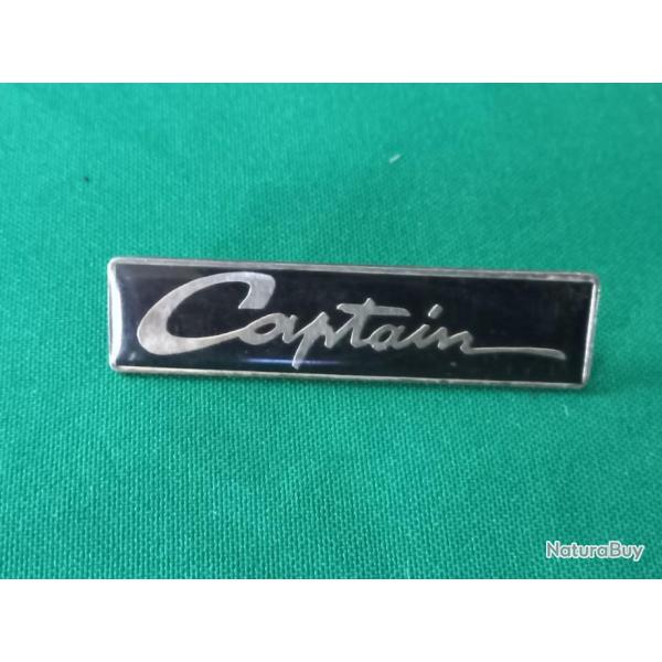 belle broche  pin's vintage  "  CAPTAIN "  noir et or