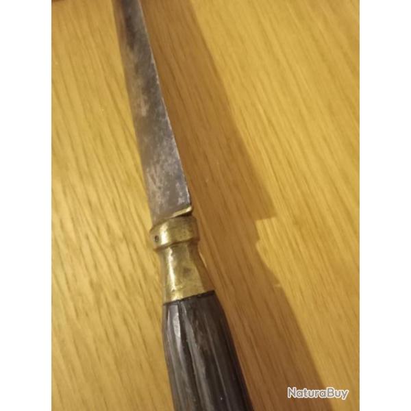 Stylet corse double tranchant