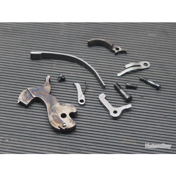 Lot de pieces et vis pour remington 1858 Pietta poudre noire collection REF 69/2023