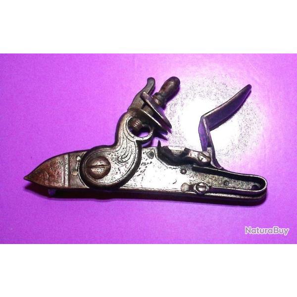 Platine  � silex   pr� XIXe poin�onn�e tr�s belles ciselures  PL173  ( Livr� par Happy post 11�)