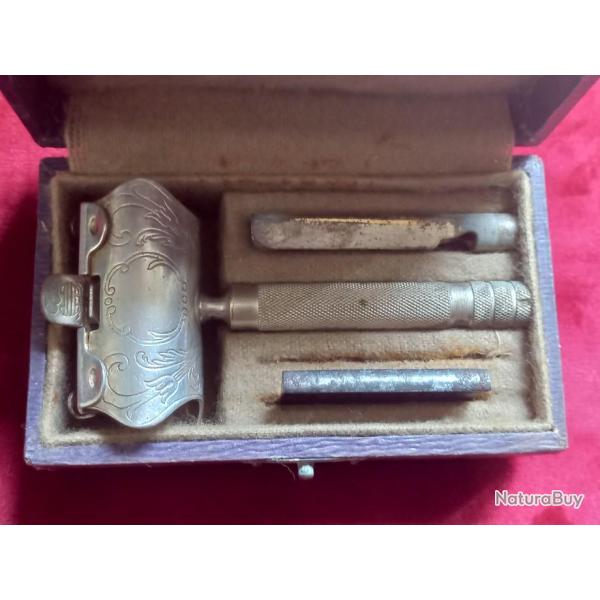 RARE  ancien rasoir m�canique " DEPREZ "  dans son coffret d'origine  �poque 1900