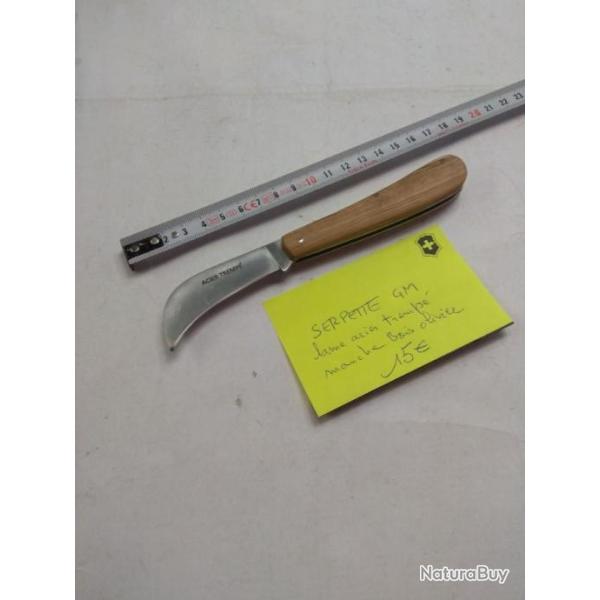 Couteau fermant forme serpette