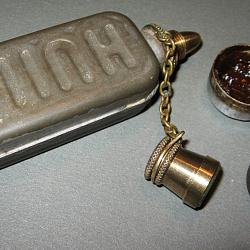 burette d'huile+petite  boite &agrave; graisse vintage de l'arm&eacute;e fran&ccedil;aise 39/45 TBE