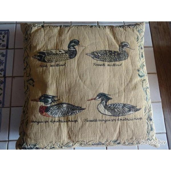 Coussin CRAYE n� 1249, brod� � la main,  motifs de canards, 45 x 45 cm, fabriqu� en flandre, neuf