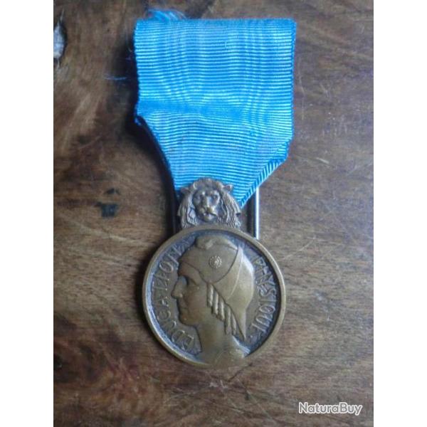 medaille D HONNEUR DE L EDUCATION PHYSIQUE