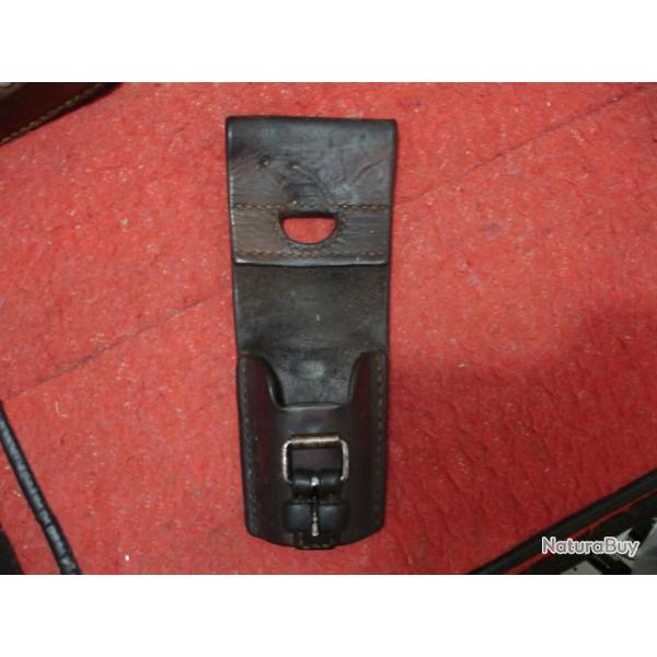 Gousset / porte fourreau cuir 1945 de ba�onnette de fusil Suisse 1889 96/11 G11 K11 K31