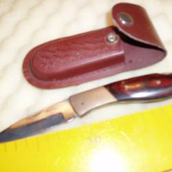 1 COUTEAU de CHASSE  de poche ou de table "avec son ETUI  ".
