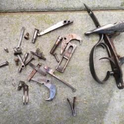 lot de pi&egrave;ces de fusil juxtapos&eacute; calibre 16 inconnu ( voir les photos )