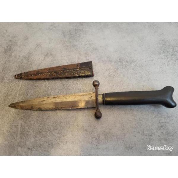 COUTEAU STYLET AVEC SON FOURREAU