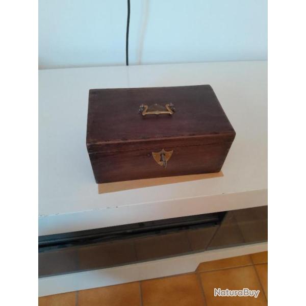 petit coffre bois noyer a cle
