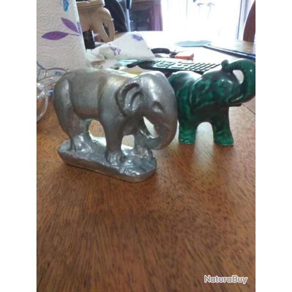 Lot de deux petits �l�phants dont un en pl�tre