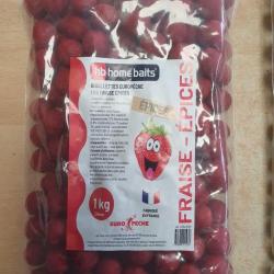 BOUILLETTE HB HOME BAITS 1KG Fraise - &eacute;pices (rouge)