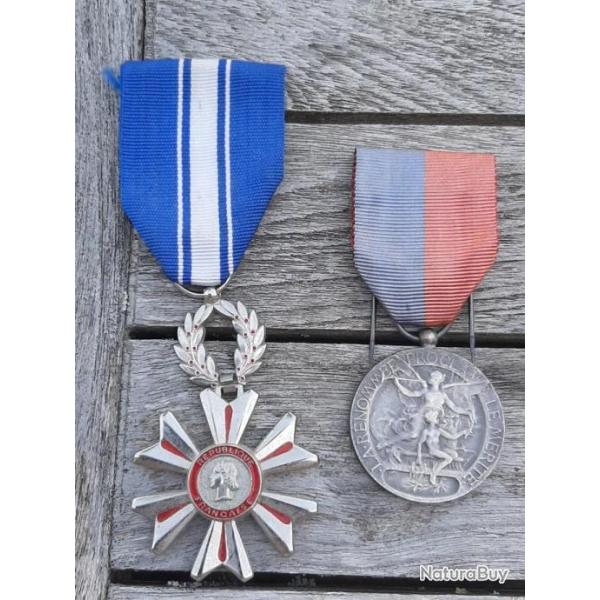 Deux mdailles franaises  dterminer. Don du sang et musique en argent avec bons rubans.