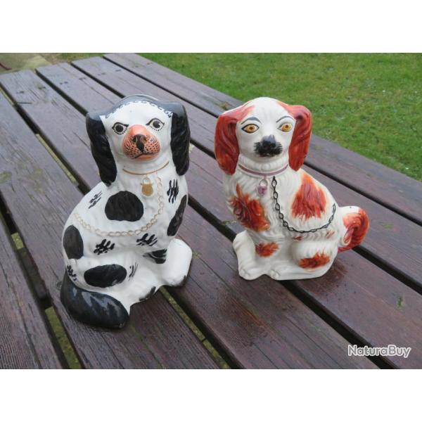 Staffordshire - DUO de chiens �pagneuls en c�ramique � d�cor lustr�. Angleterre (XIX-XX�)