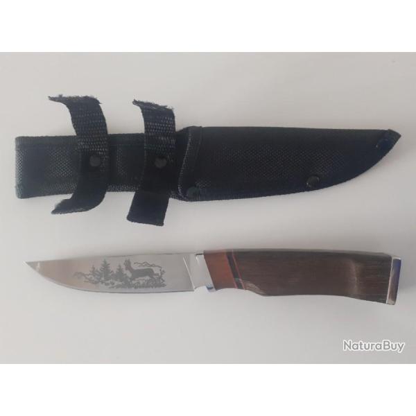 Couteau Droit Grav� Animaux Chevreuil + Etui Manche en Bois Camping Chasse
