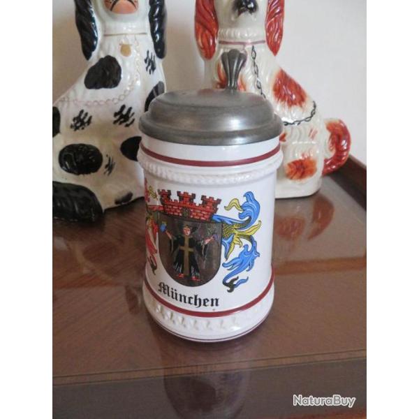 Chope � bi�re ancienne en c�ramique vernie "Munchen", avec couvercle en �tain (Milieu XX�)