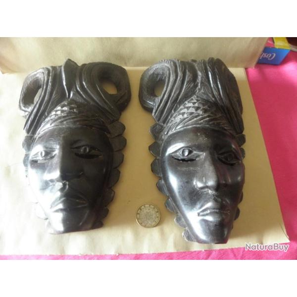 2 masques africains en ebene sculpt�s � la main