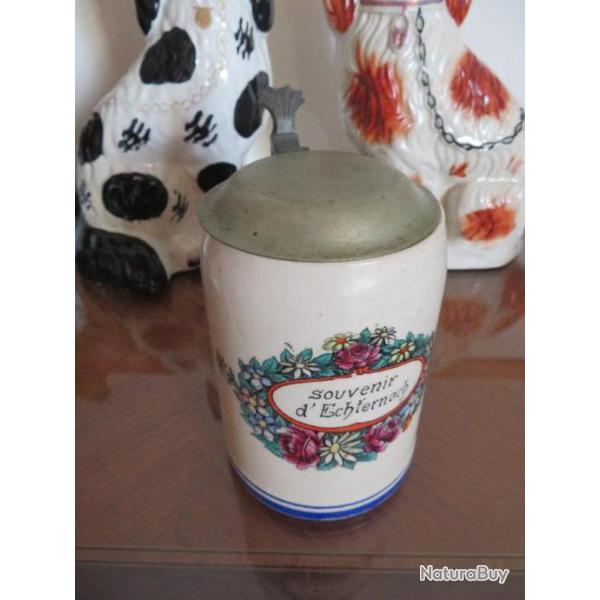 Chope � bi�re ancienne en c�ramique vernie "Souvenir d'Echternach", avec couvercle en �tain (XX�)