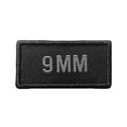 Patch calibre 9 mm brod&eacute; gris sur tissu noir