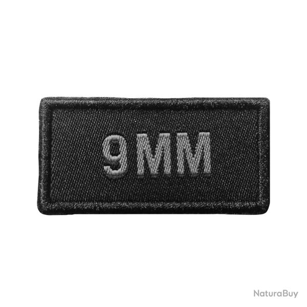 Patch calibre 9 mm brod� gris sur tissu noir