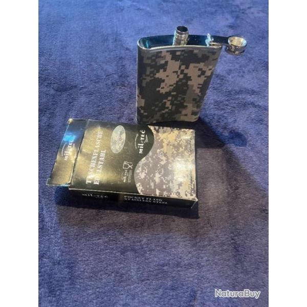 FLASQUE FIOLE MINI GOURDE EN ACIER INOXYDABLE CAMOUFLAGE DIGITAL 8 OZ  220 ML